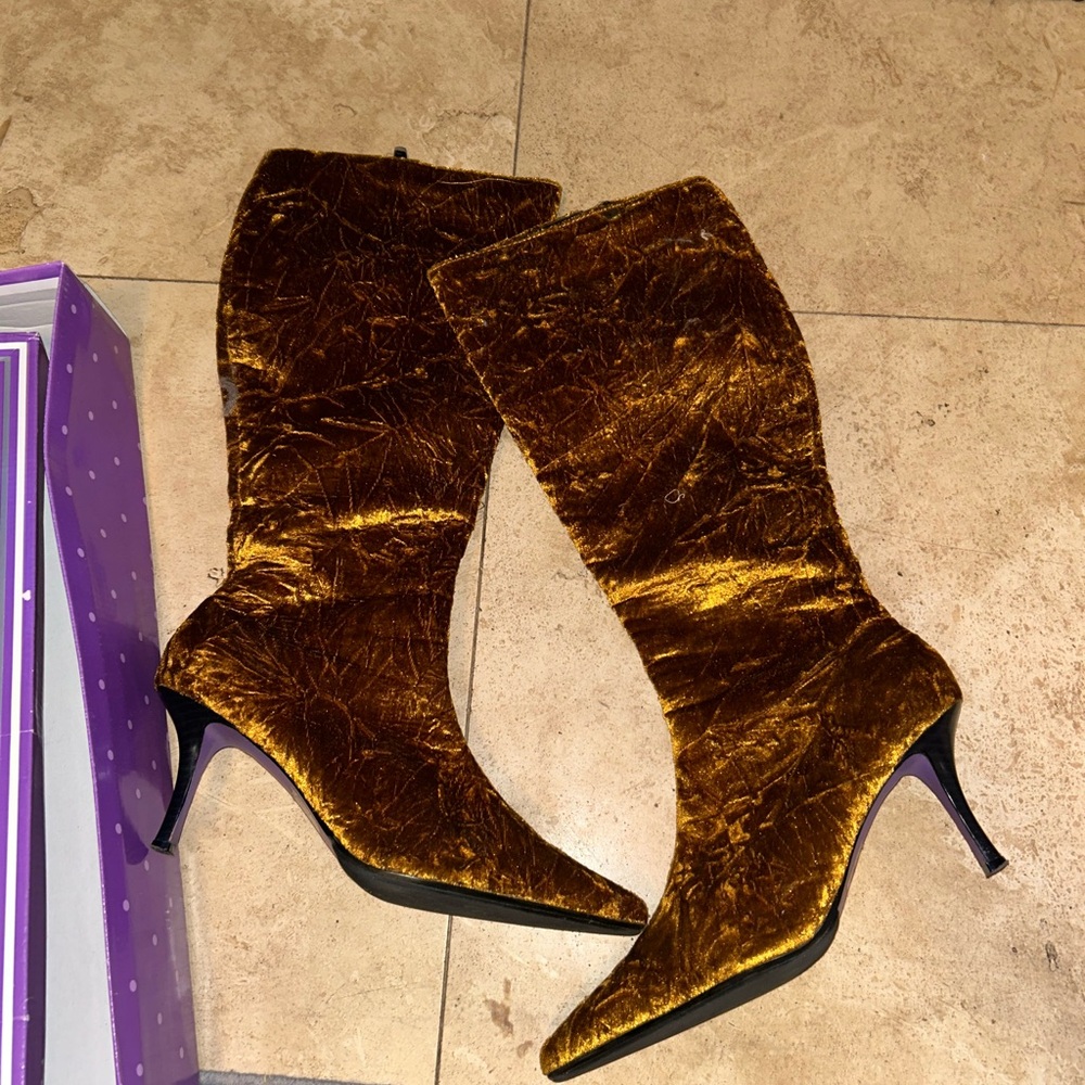 Suzanne Somers Gold Velvet Heeled Boots 9.5
